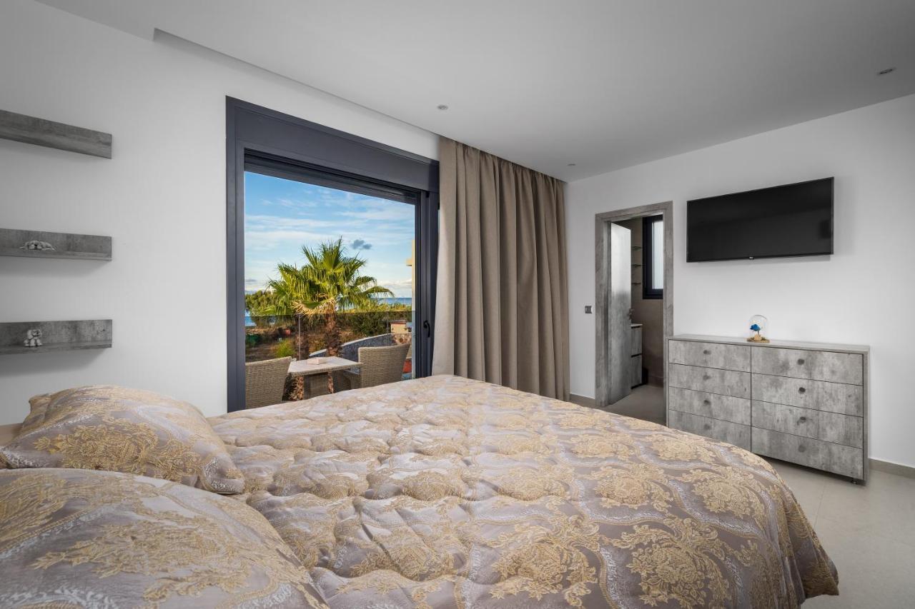Penélope Beachfront Villa Kremastí Exterior foto