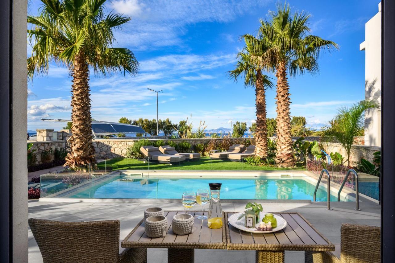 Penélope Beachfront Villa Kremastí Exterior foto
