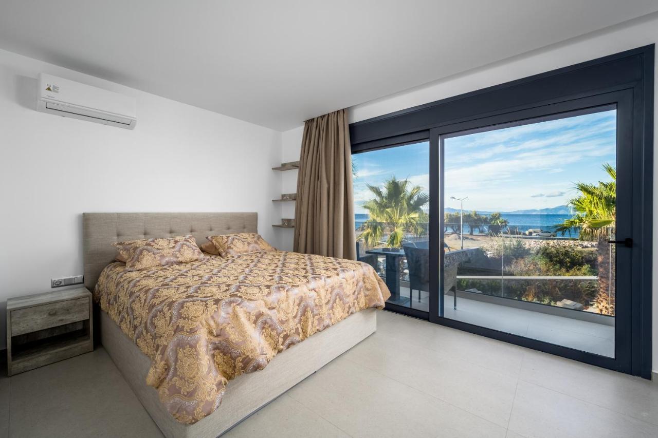 Penélope Beachfront Villa Kremastí Exterior foto