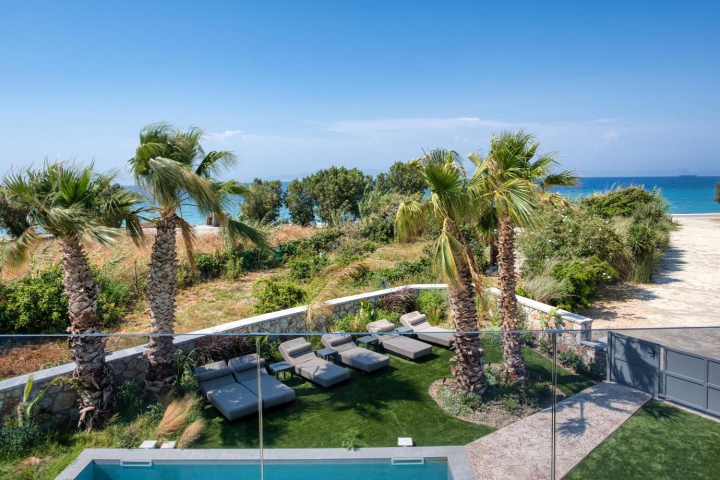 Penélope Beachfront Villa Kremastí Exterior foto