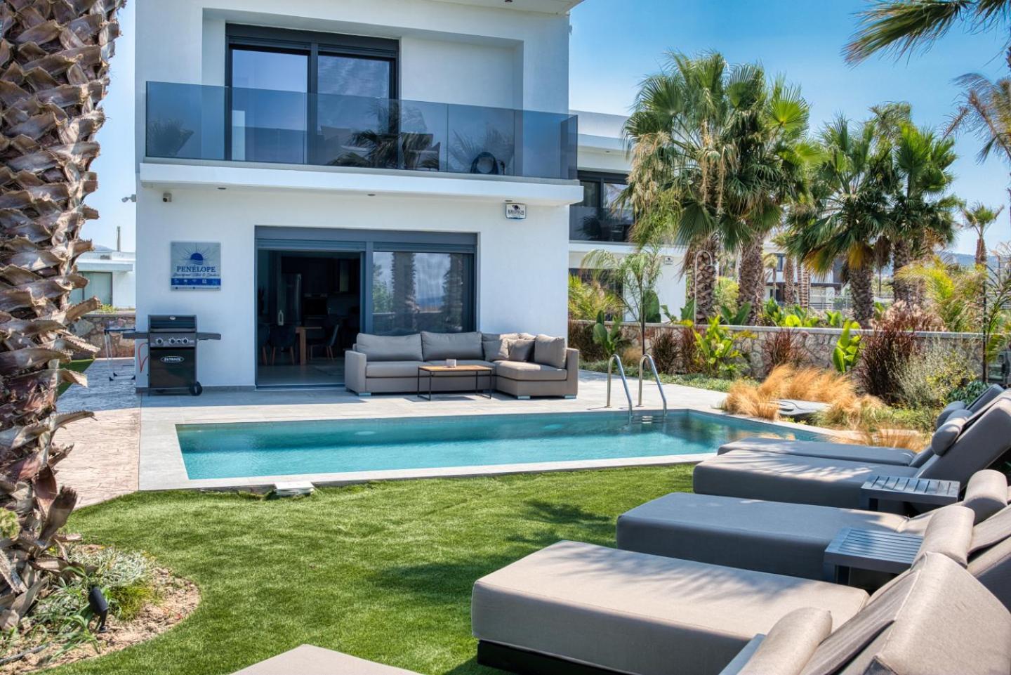 Penélope Beachfront Villa Kremastí Exterior foto